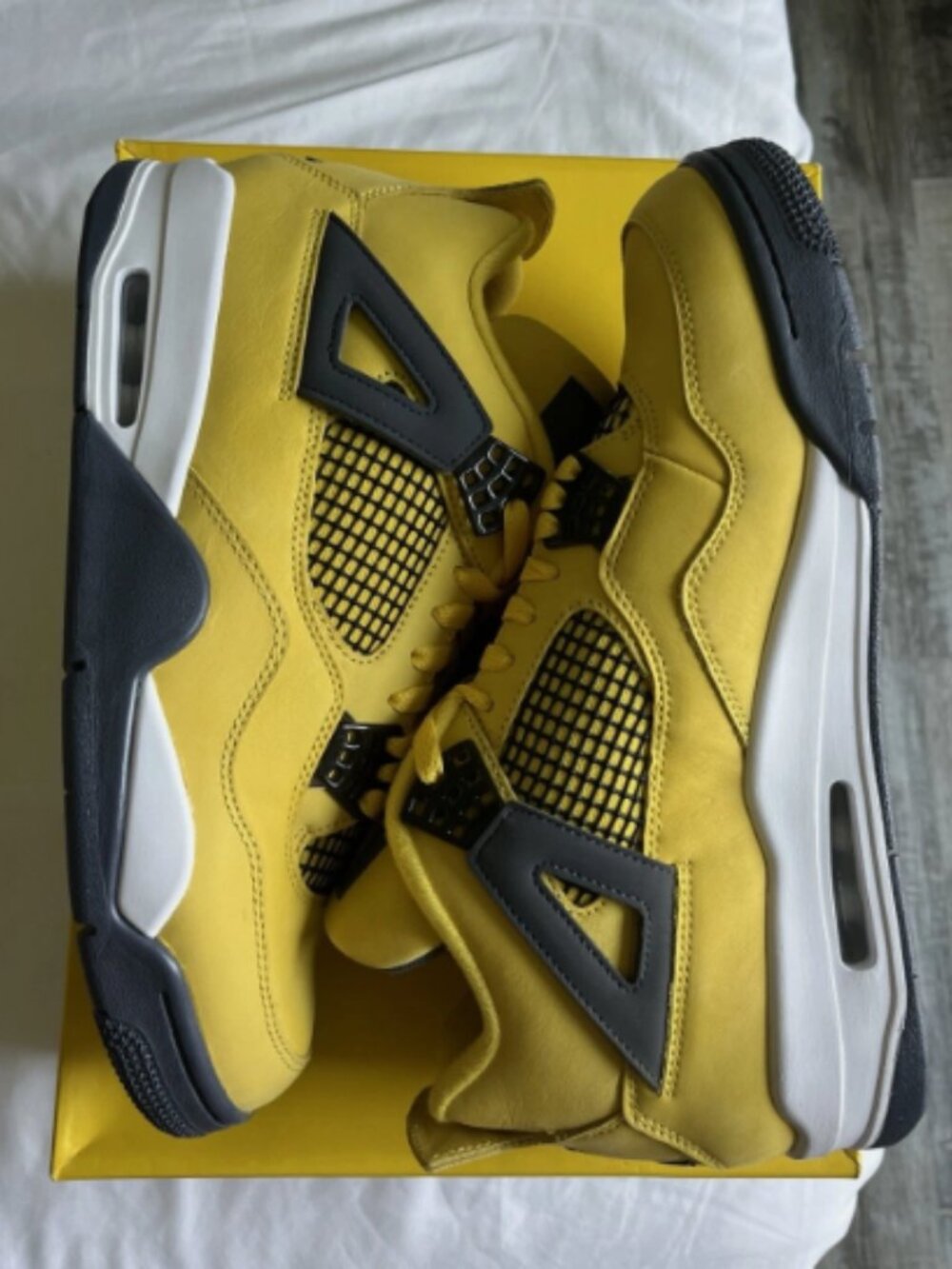 Nike Air Jordan 4 Retro Lightning Yellow